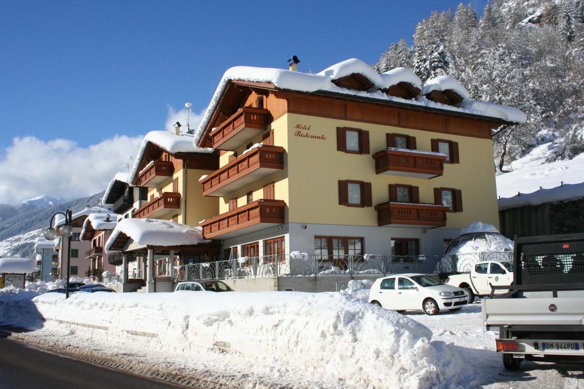 Hotel Pezzotti Пеллиццано Экстерьер фото